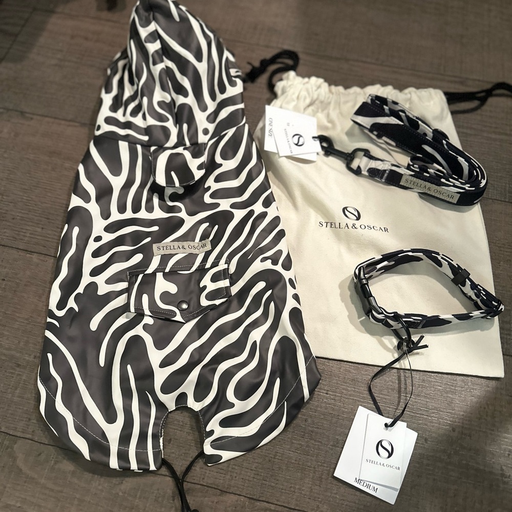 NWT Stella & Oscar rain coat & walking set abstract pattern comes with dust bag